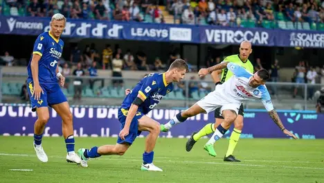 邦马蒂女足三连冠金球奖，登贝莱PSG三冠王荣耀：足球双星闪耀时刻