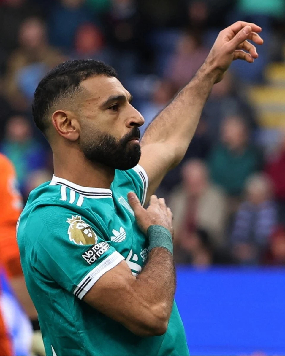 英超焦点战：强队三球逆袭，挺进16强激战升级